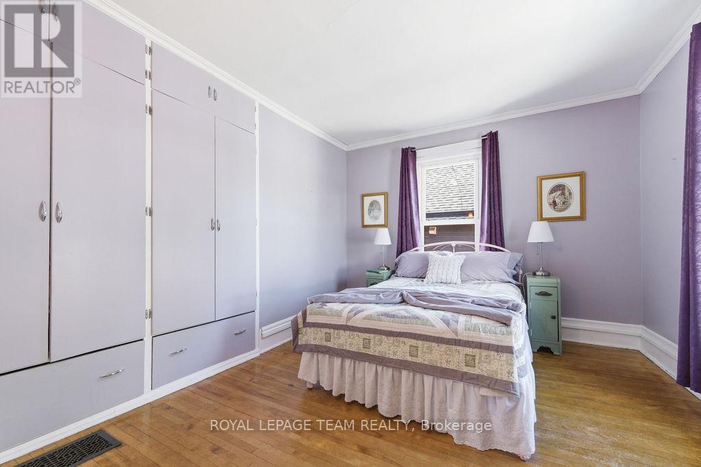 241 John Street N Property Photo 27