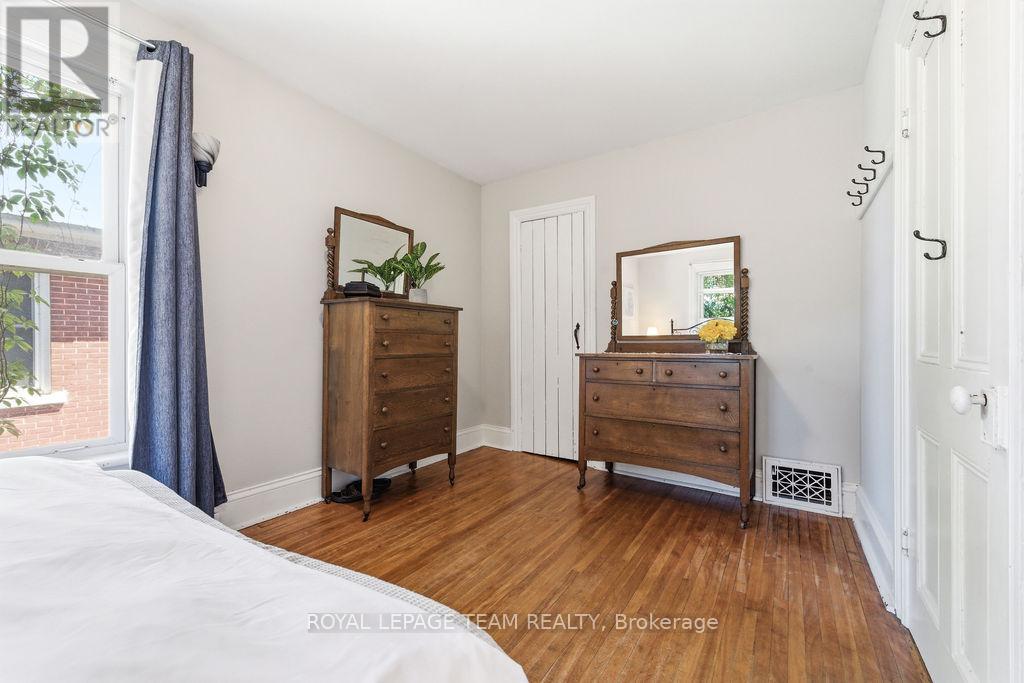 241 John Street N Property Photo 29
