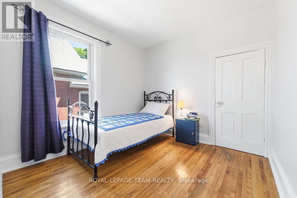 241 John Street N Property Photo 31