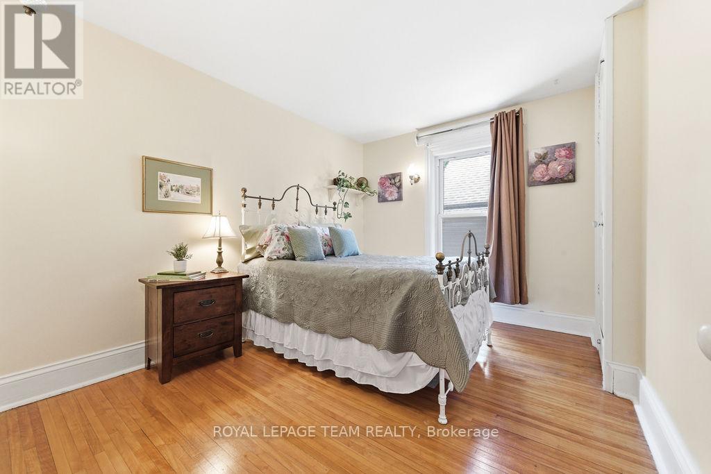 241 John Street N Property Photo 32