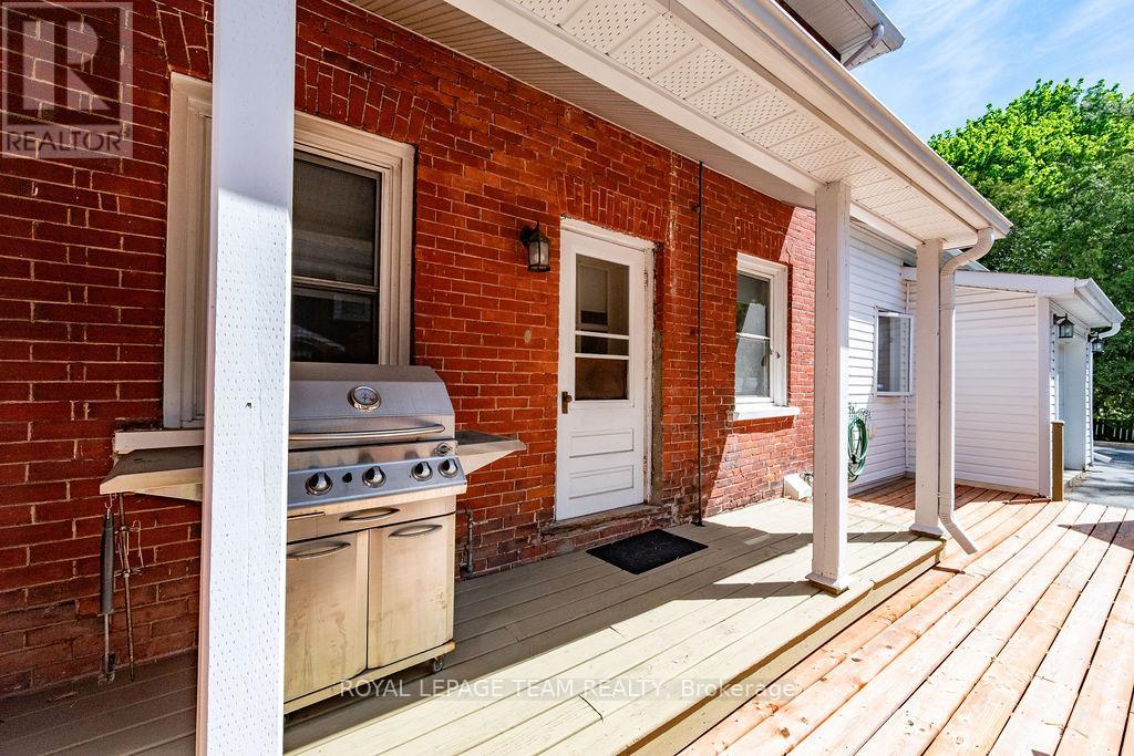 241 John Street N Property Photo 40