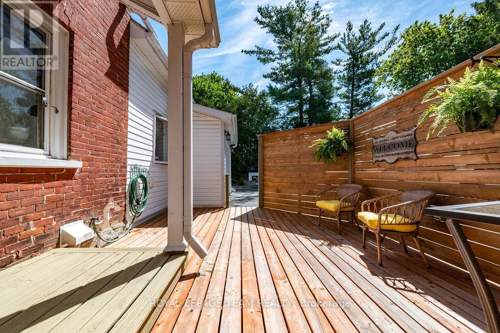 241 John Street N Property Photo 41