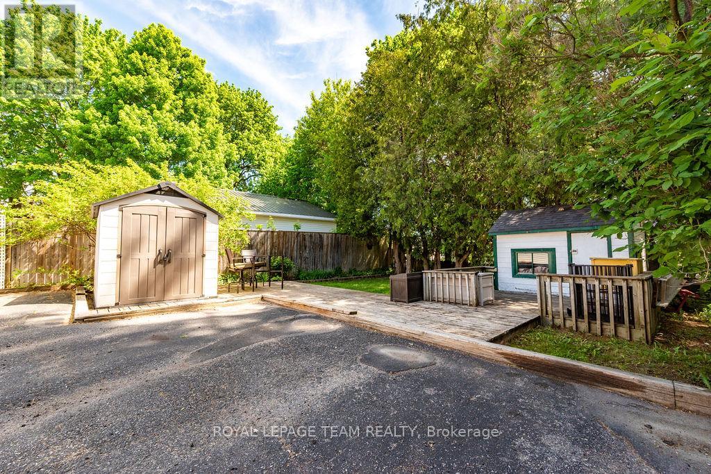 241 John Street N Property Photo 43