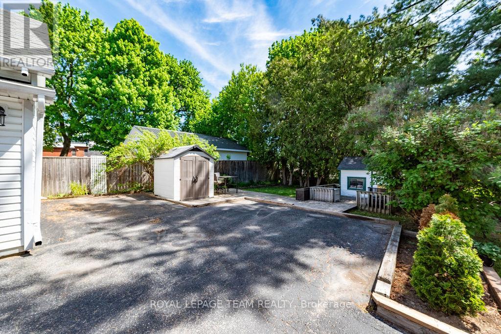 241 John Street N Property Photo 44