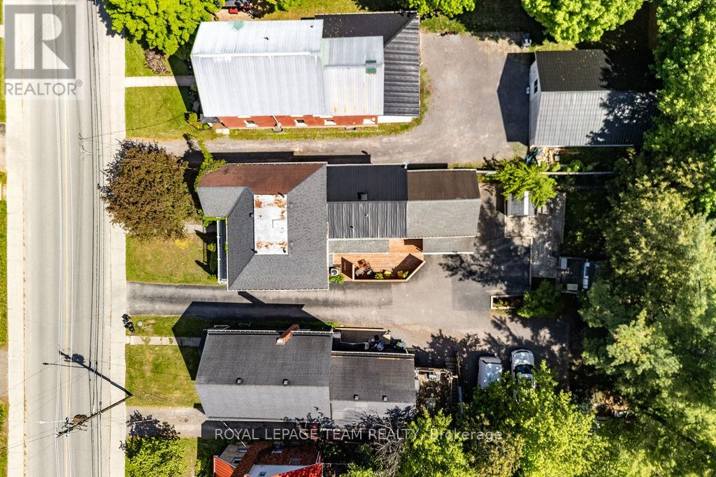 241 John Street N Property Photo 47