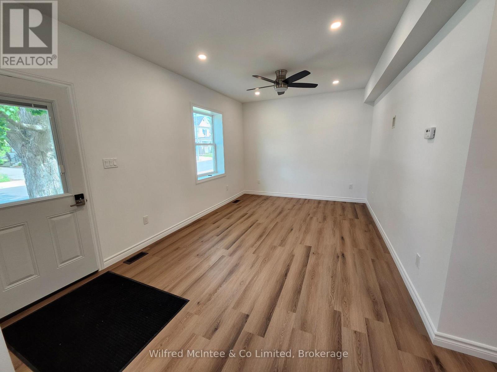 471 9th Street Property Photo 2