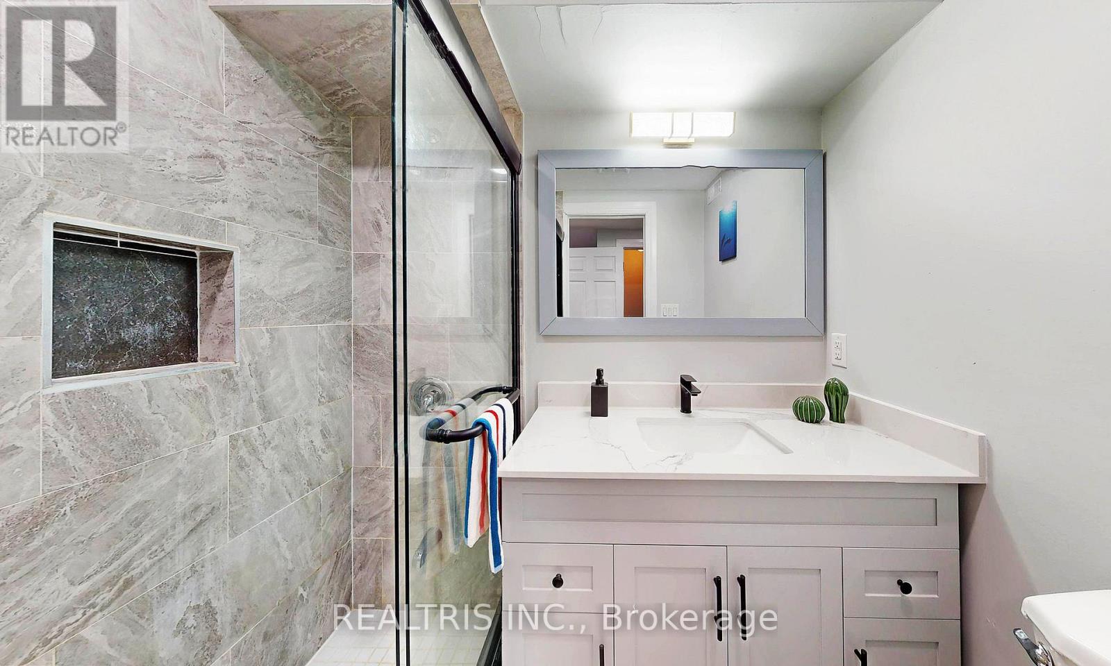 Lower - 85 Eaglecrest Street Property Photo 8