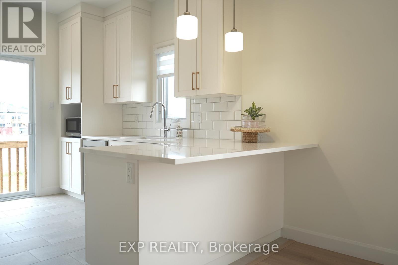 242 Queen Street Property Photo 7