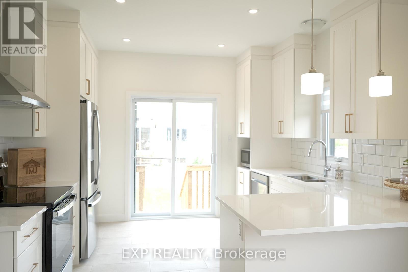 242 Queen Street Property Photo 10