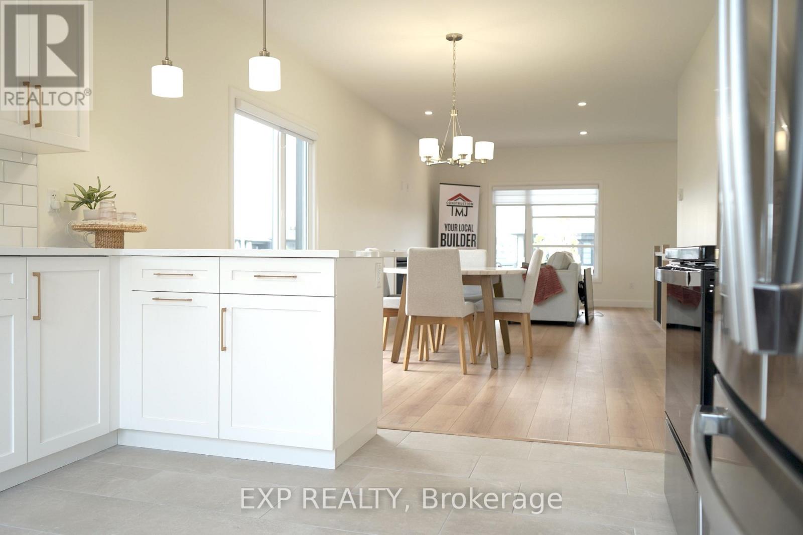 242 Queen Street Property Photo 12