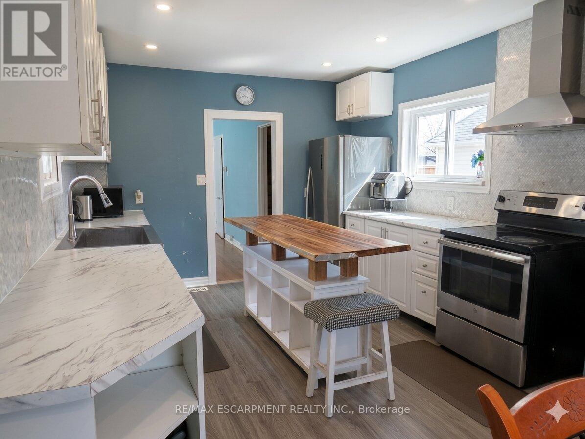 54 Edinburgh Avenue Property Photo 6