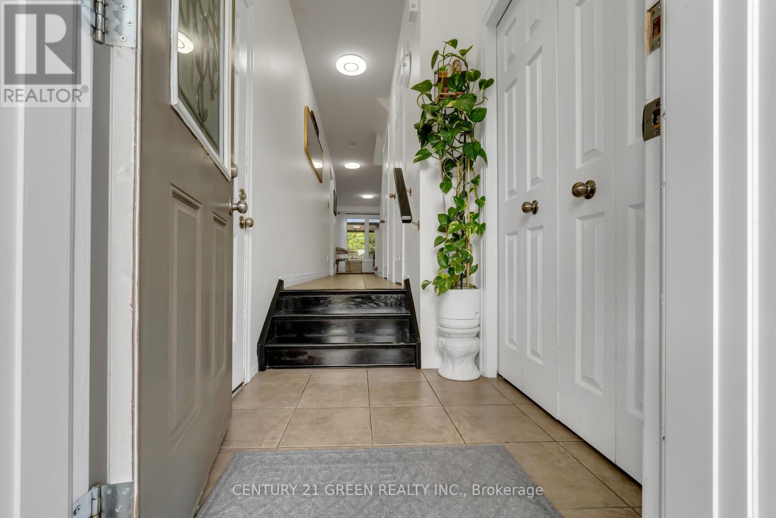 54 Rockcliffe Drive Property Photo 3