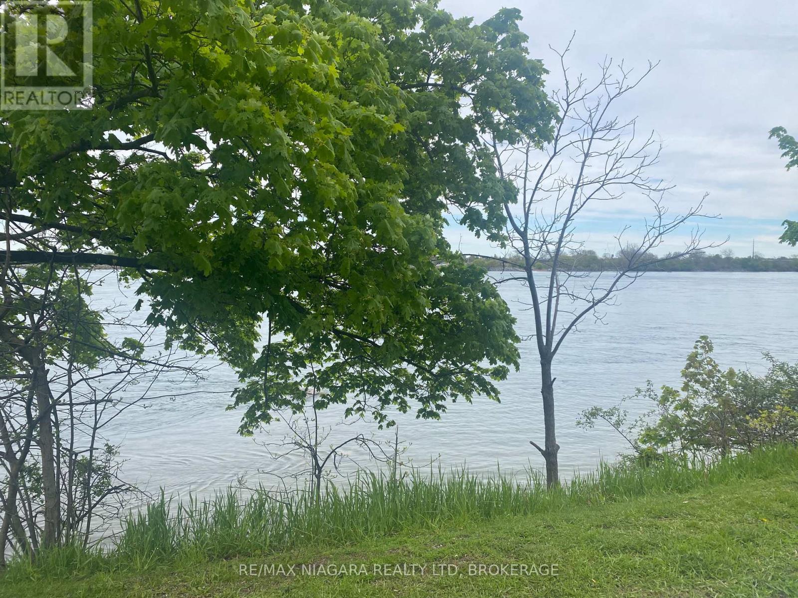 735 Niagara Boulevard Property Photo 4