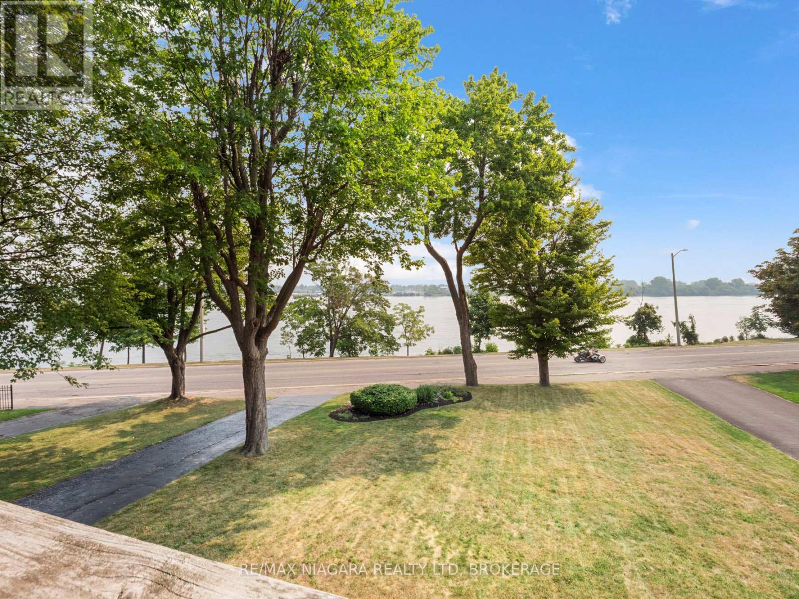 735 Niagara Boulevard Property Photo 40
