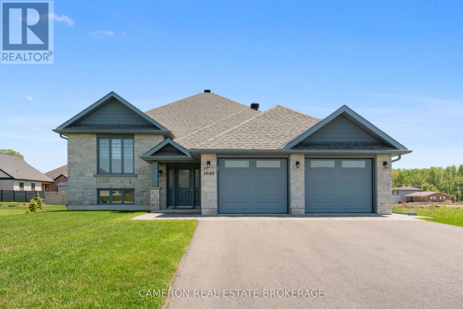 1640 Oxbridge Drive Property Photo 1