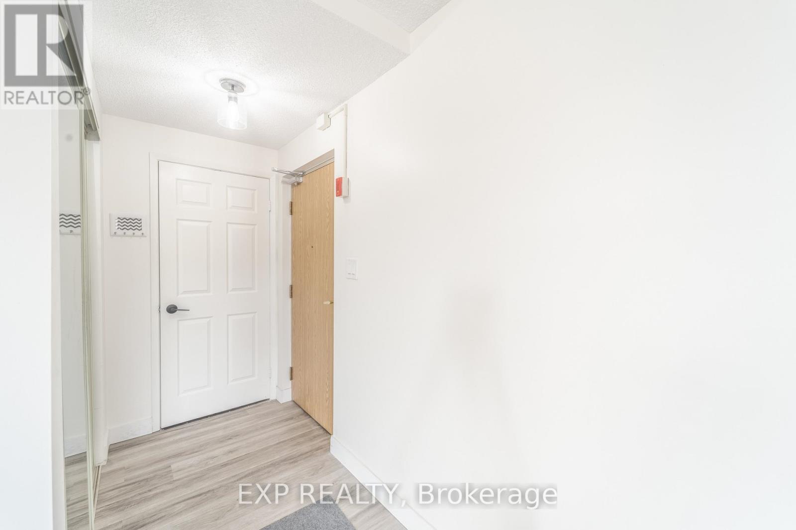 601 - 432 Main Street E Property Photo 6