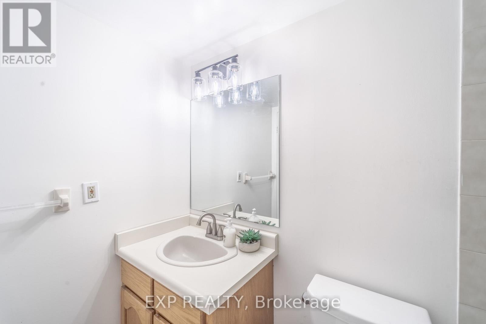 601 - 432 Main Street E Property Photo 21