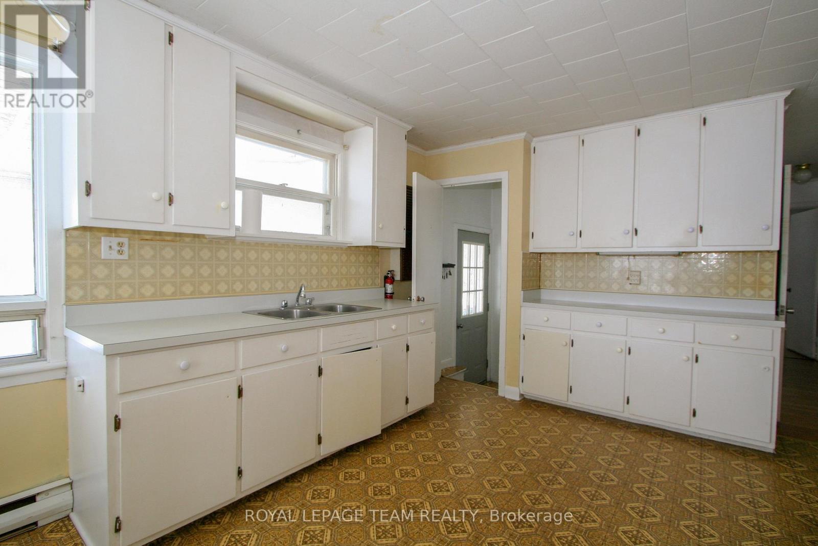 9 Cockburn Street Property Photo 13