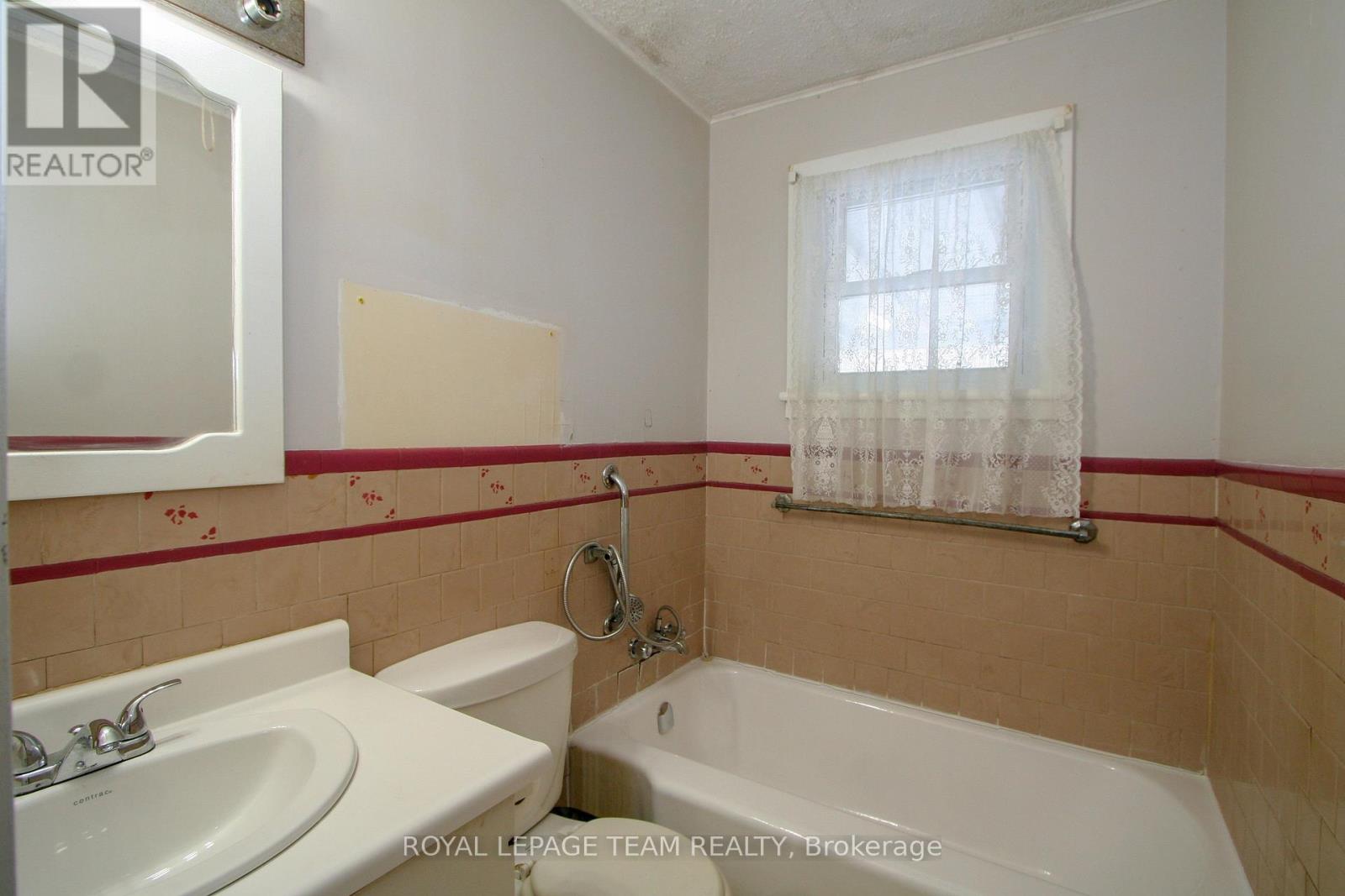 9 Cockburn Street Property Photo 17