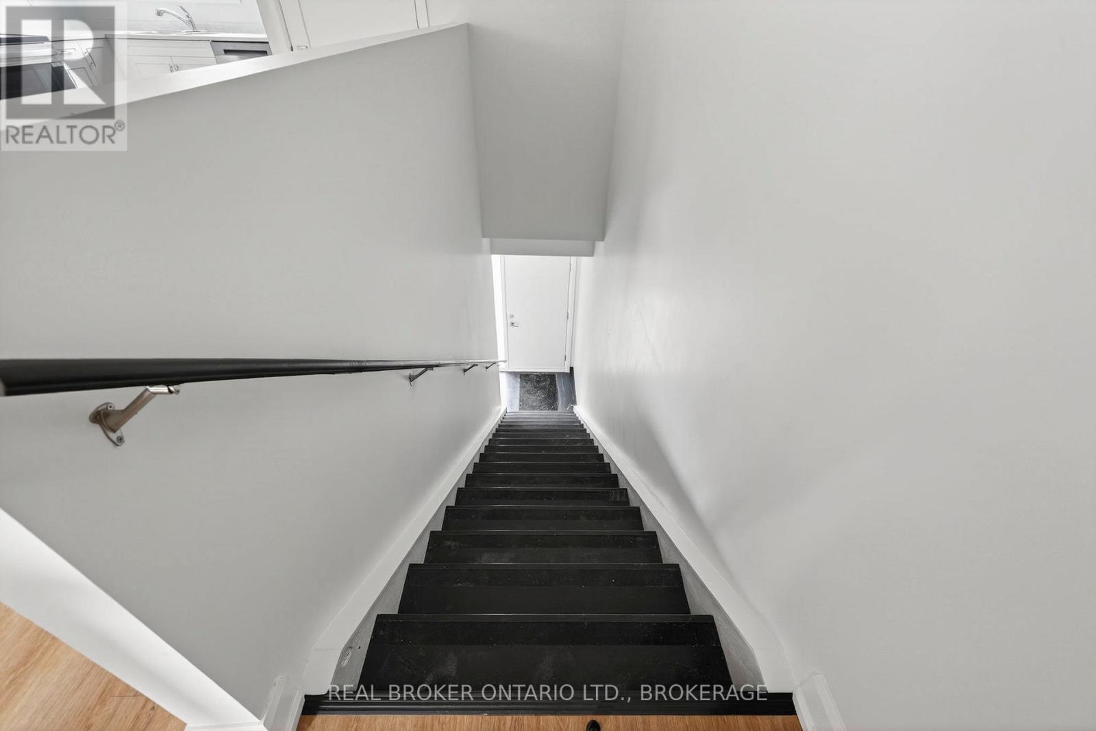 Unit #7b - 600 Second Street E Property Photo 3