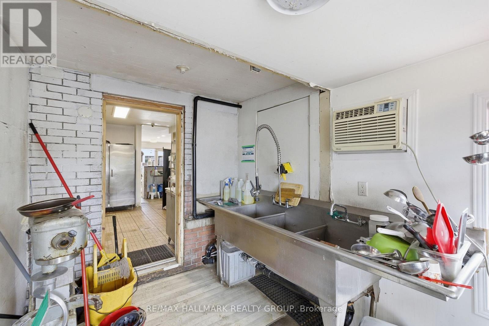912 St Laurent Boulevard S Property Photo 26