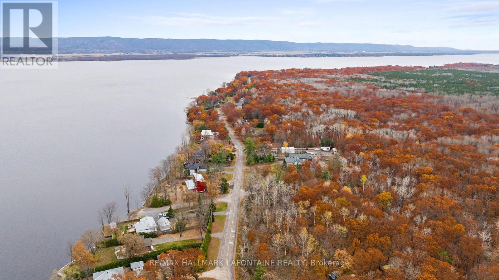 881 Bayview Drive Property Photo 7