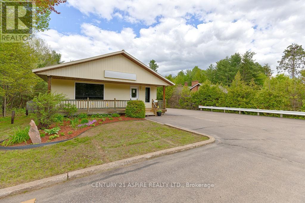 2889 Petawawa Boulevard Property Photo 3