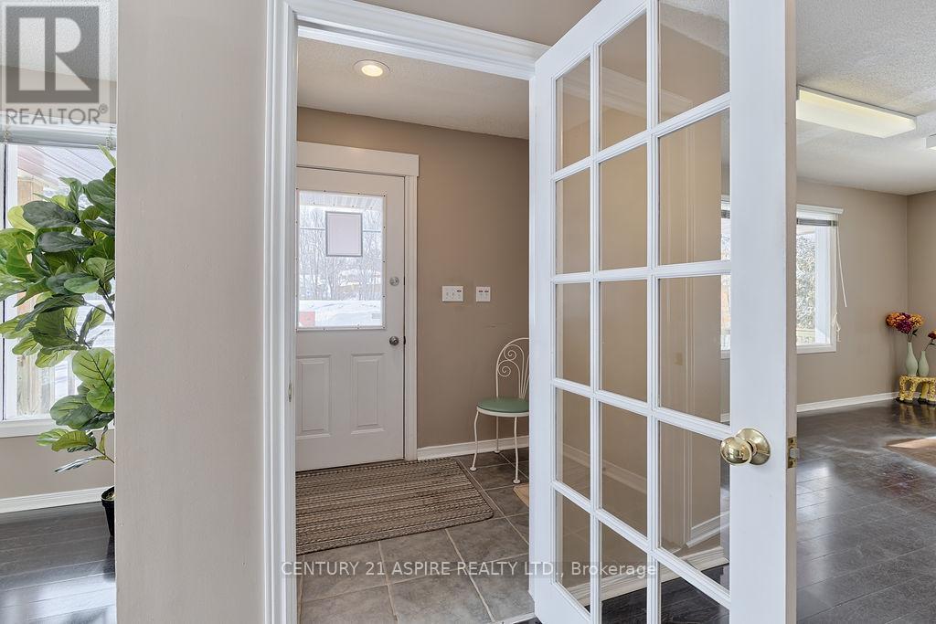 2889 Petawawa Boulevard Property Photo 7