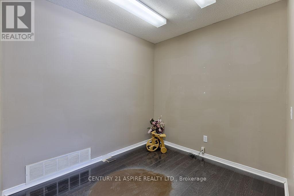 2889 Petawawa Boulevard Property Photo 19