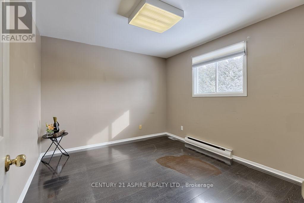 2889 Petawawa Boulevard Property Photo 21