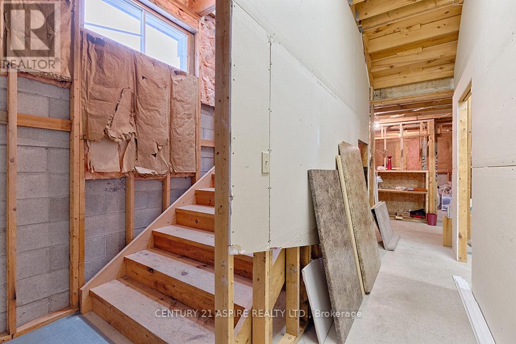 2889 Petawawa Boulevard Property Photo 33