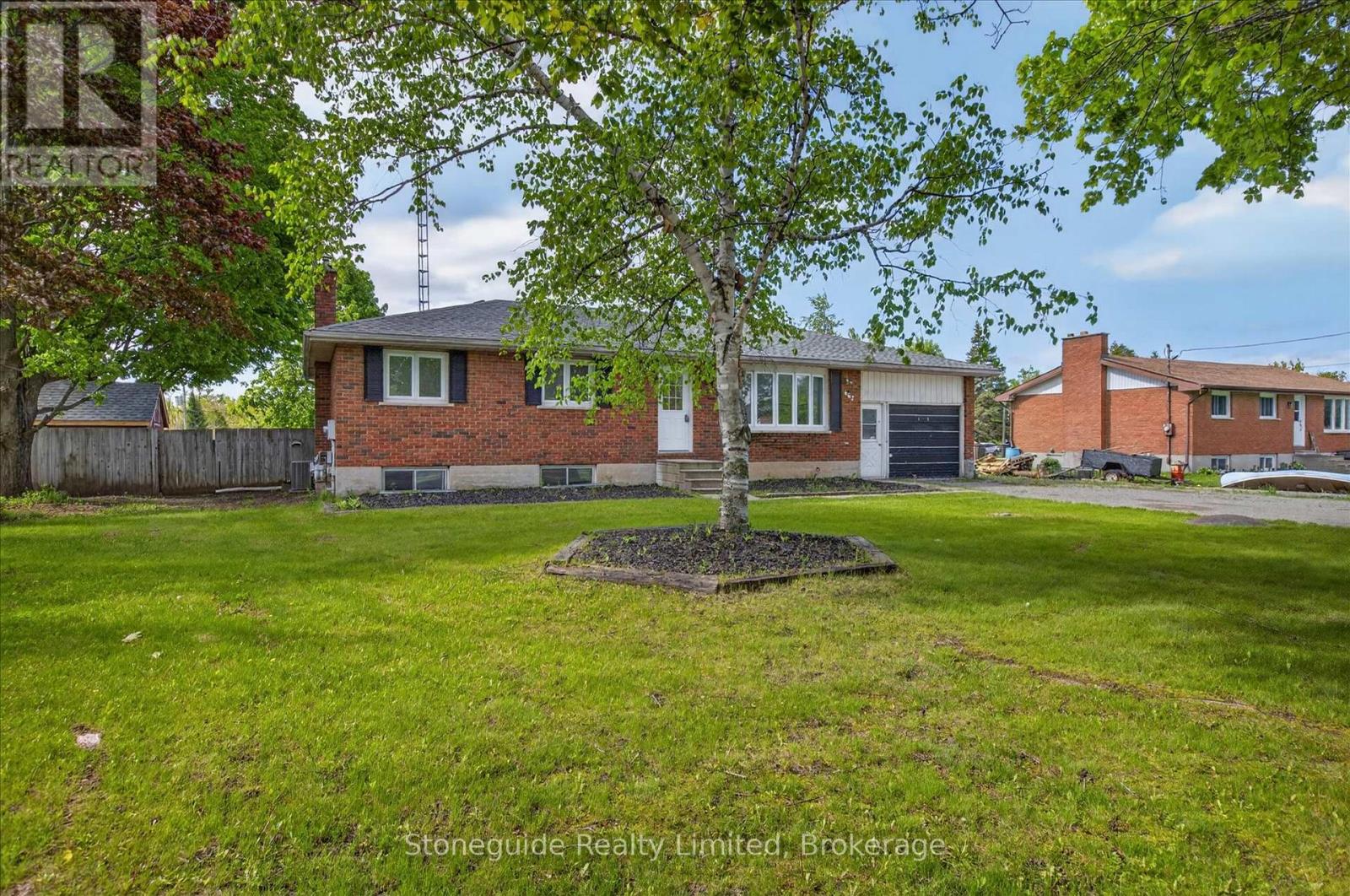 667 Skyline Road Property Photo 2