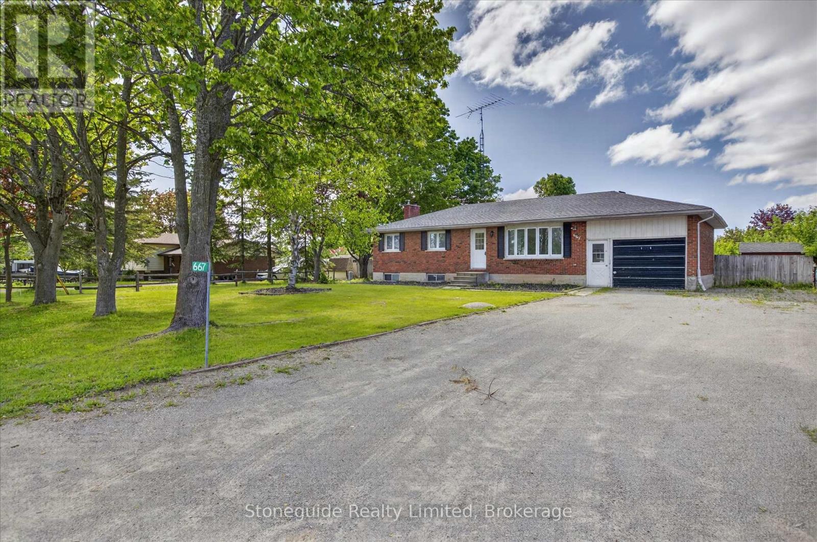 667 Skyline Road Property Photo 3