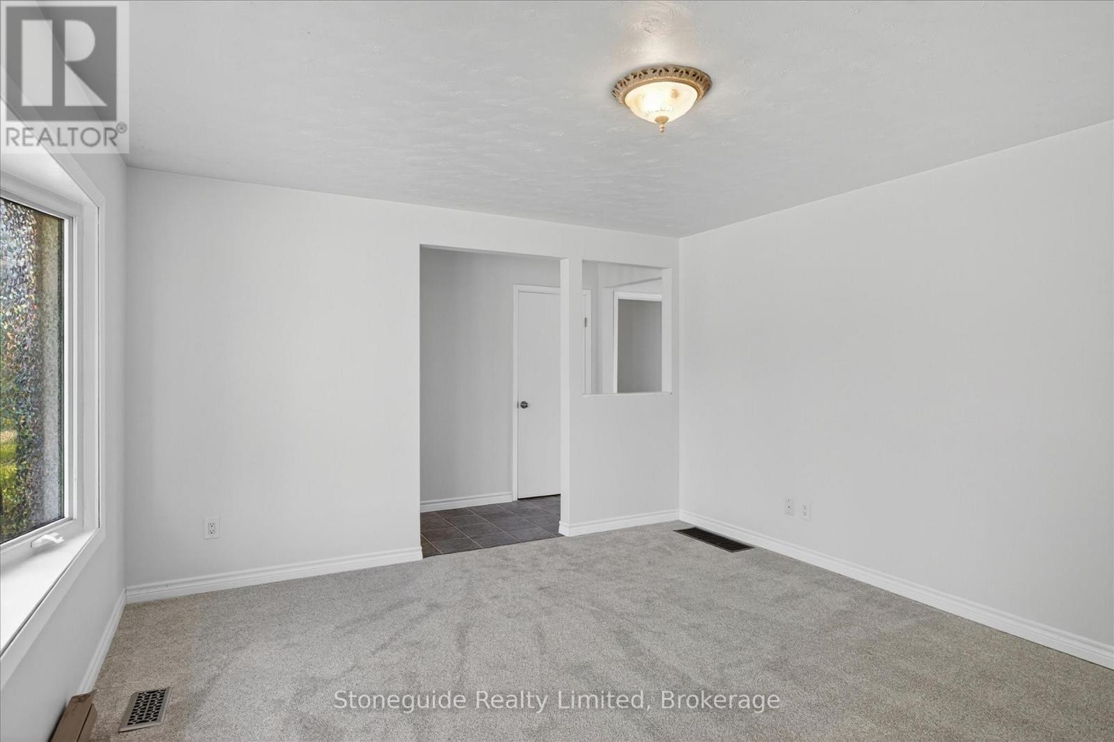 667 Skyline Road Property Photo 9