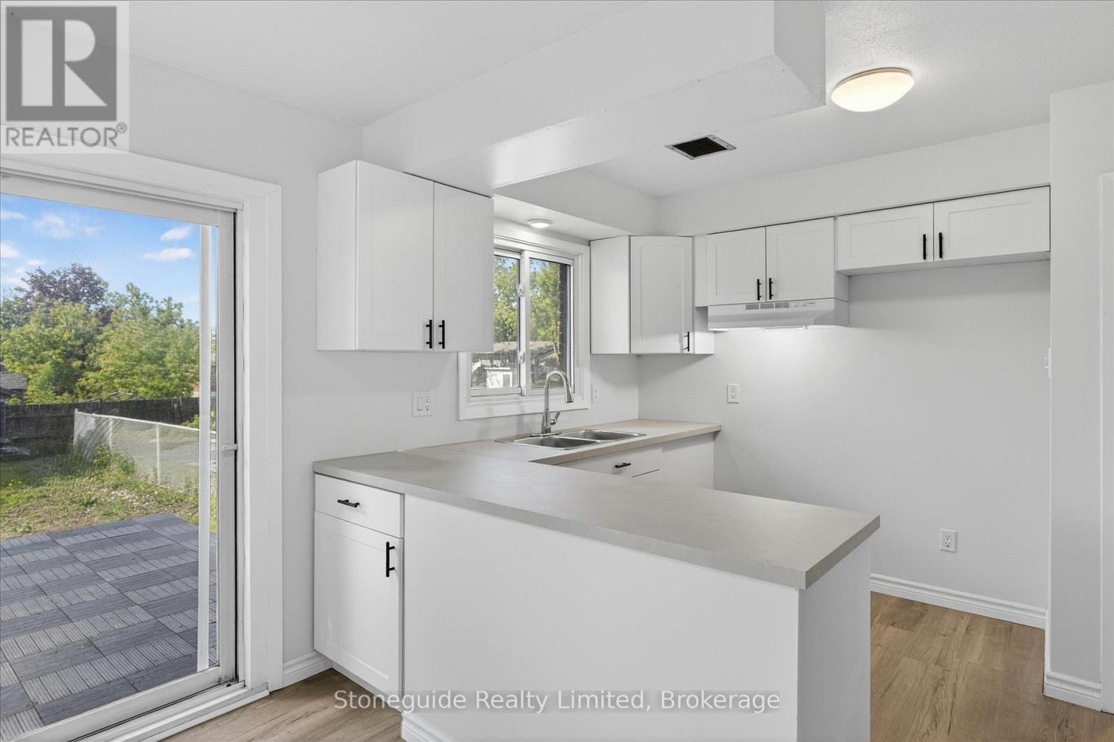 667 Skyline Road Property Photo 13