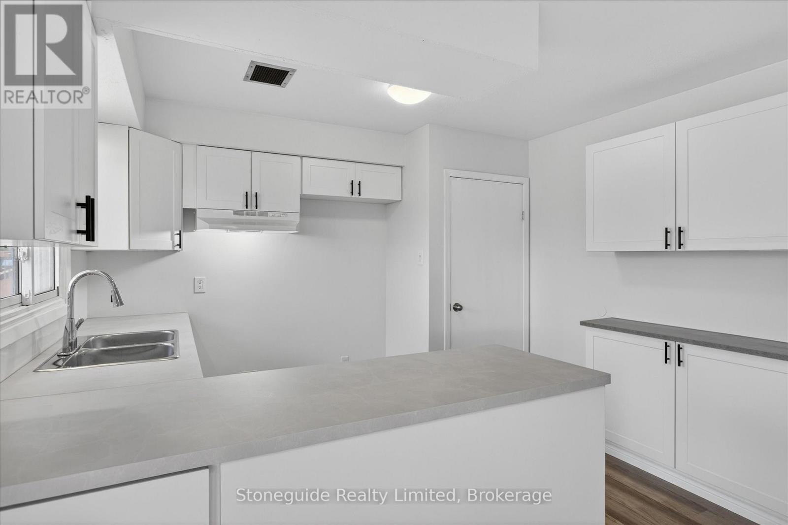667 Skyline Road Property Photo 14