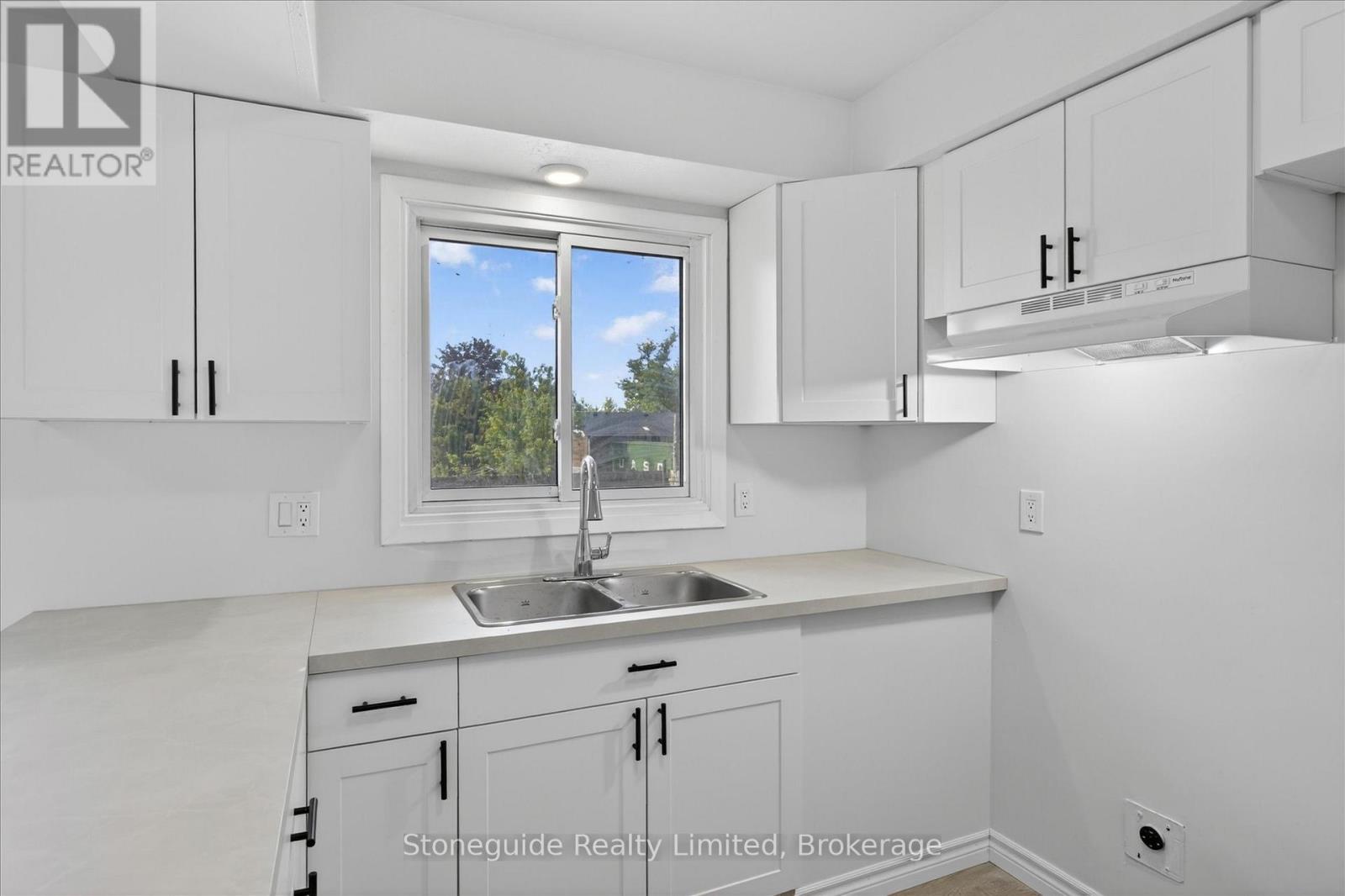 667 Skyline Road Property Photo 15