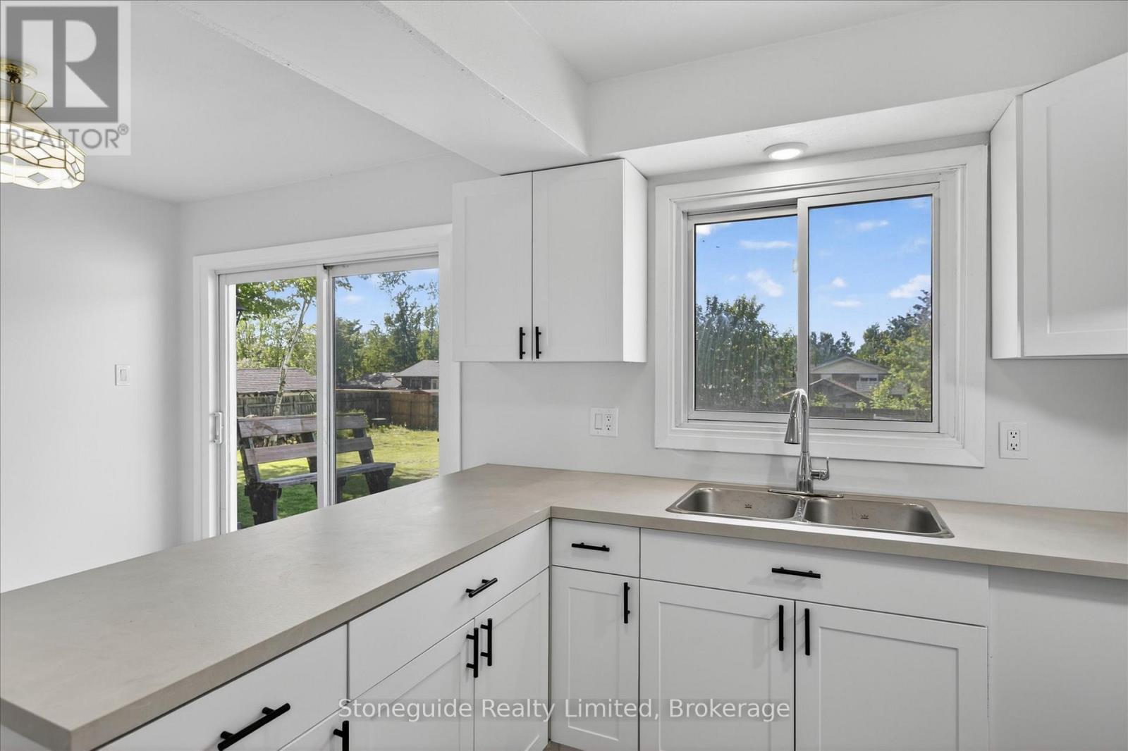 667 Skyline Road Property Photo 16