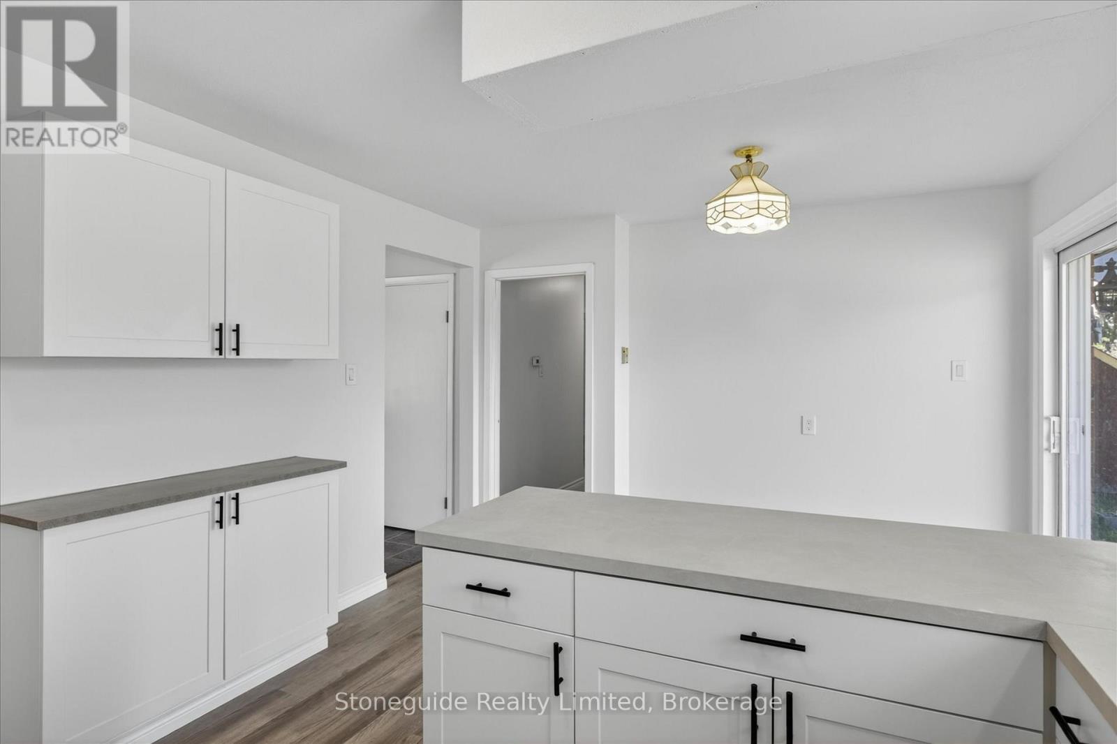 667 Skyline Road Property Photo 17