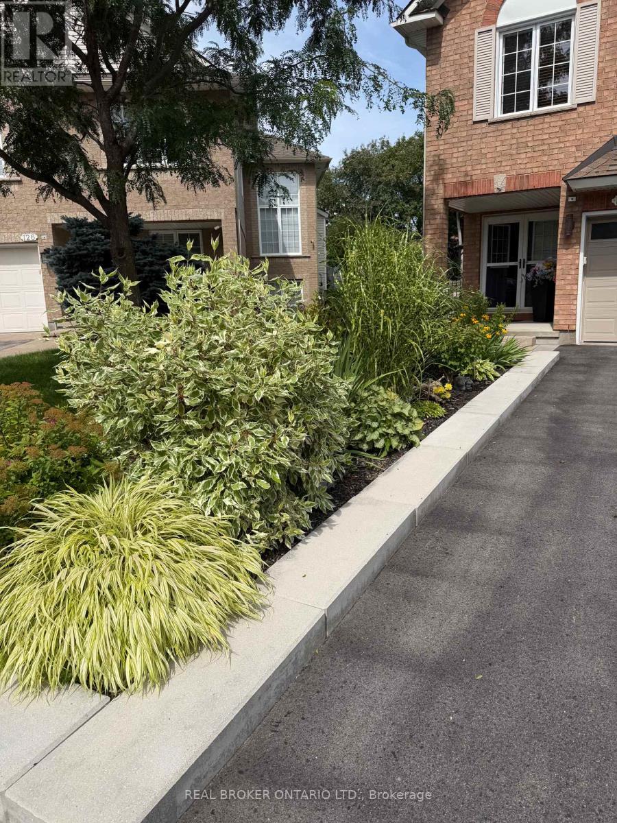 124 Macassa Circle Property Photo 2