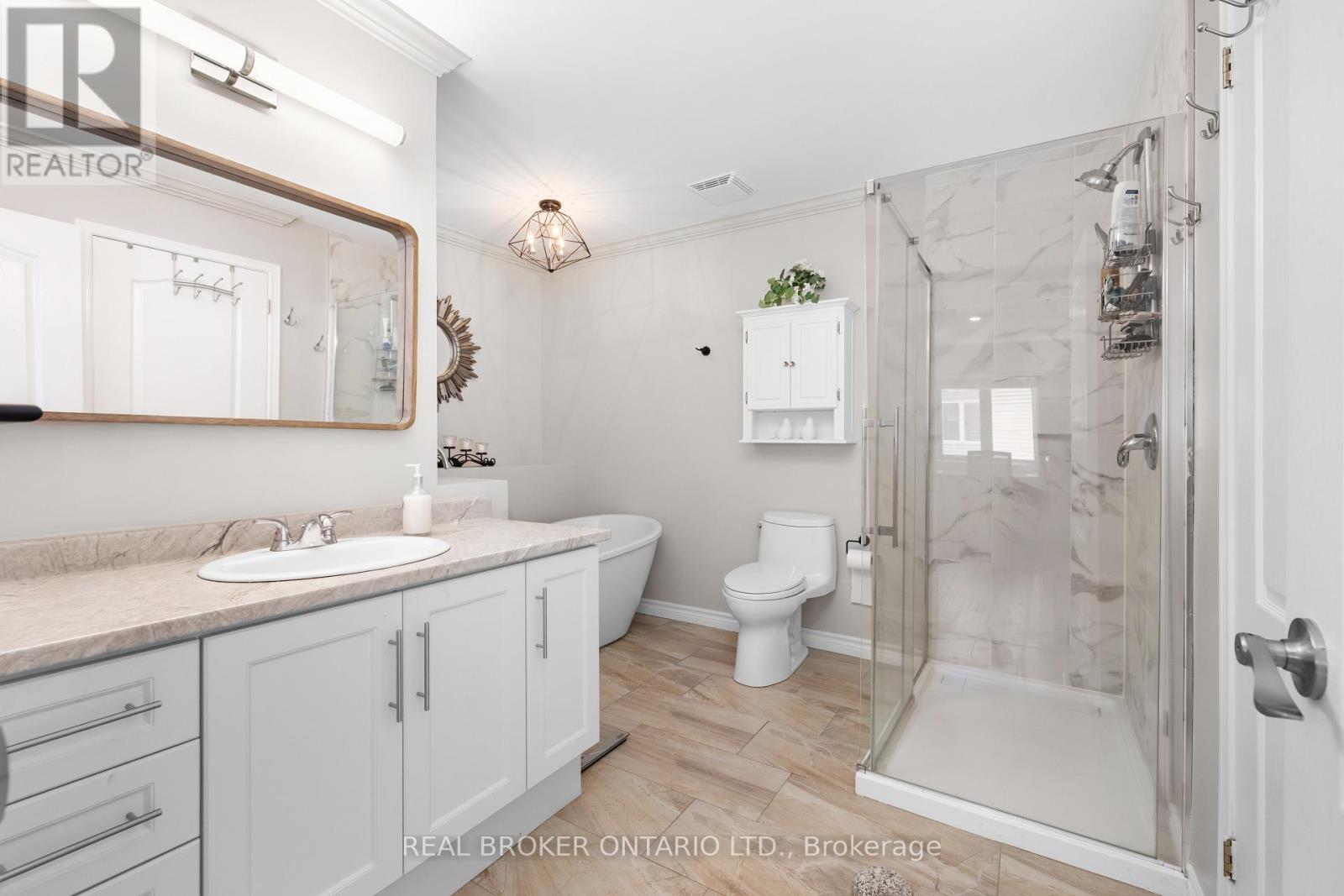 124 Macassa Circle Property Photo 31