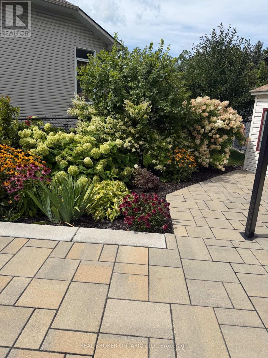 124 Macassa Circle Property Photo 44