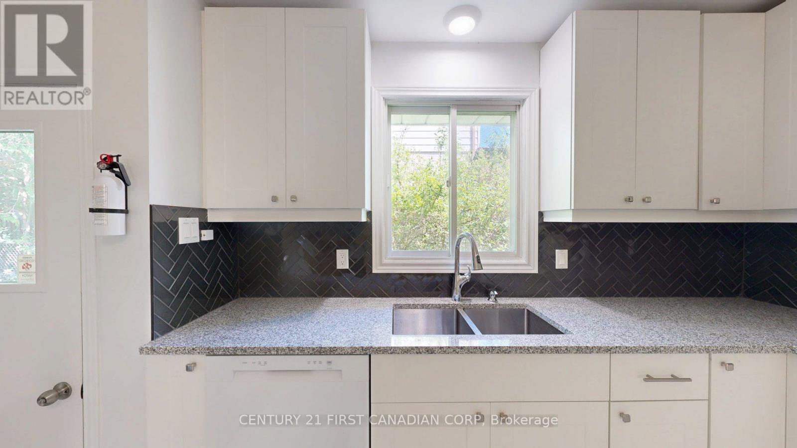 43 Walmer Gardens Property Photo 9