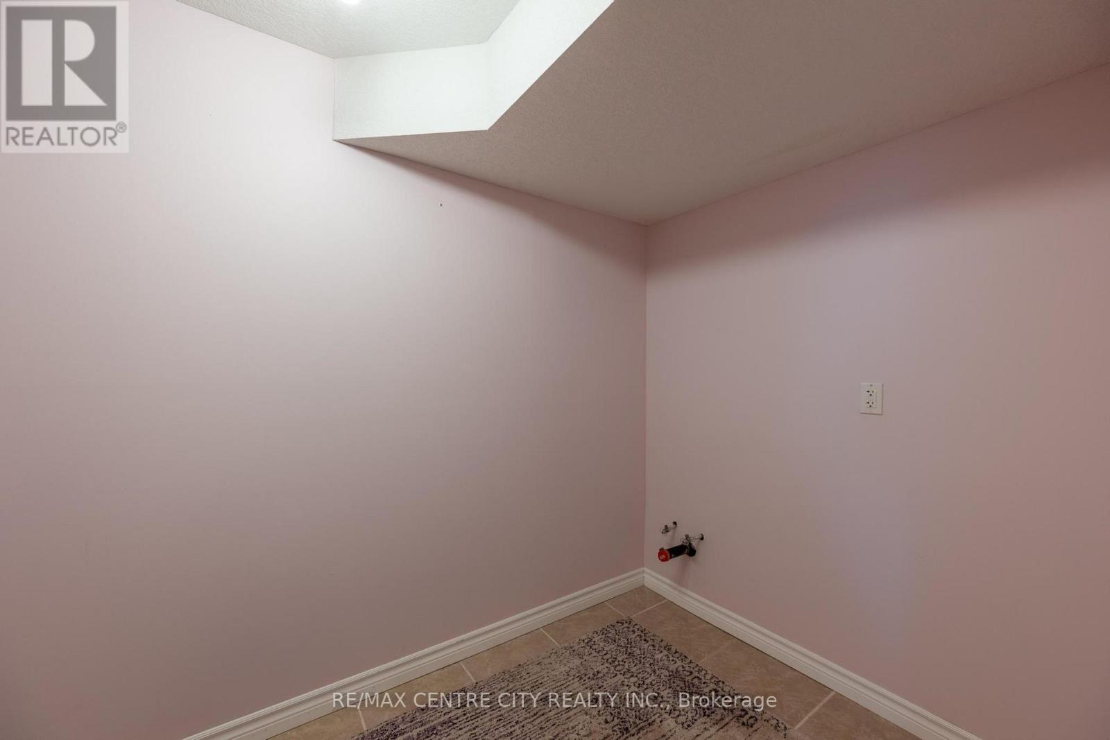 19 Hamilton Street Property Photo 29
