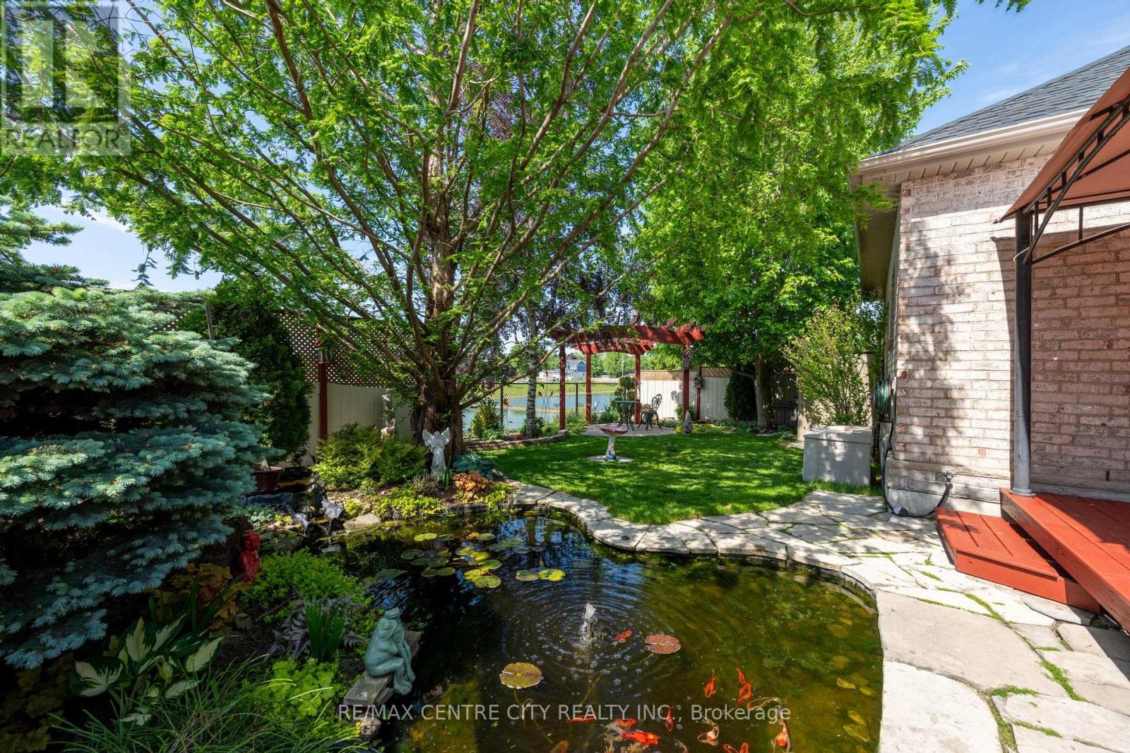 19 Hamilton Street Property Photo 34