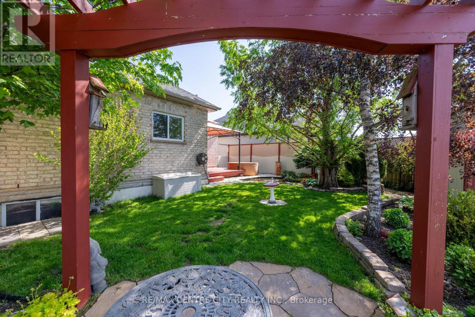 19 Hamilton Street Property Photo 37