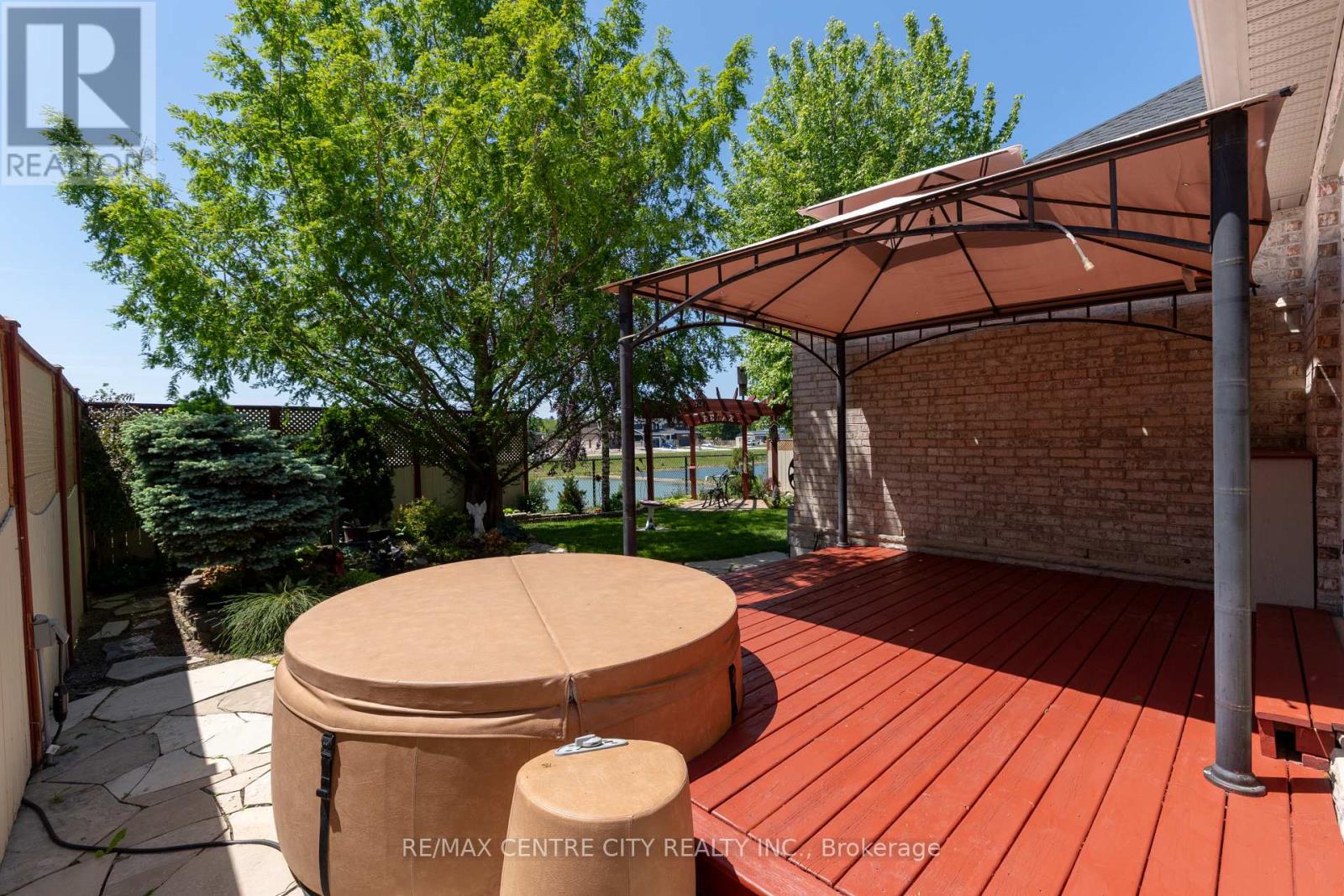 19 Hamilton Street Property Photo 38