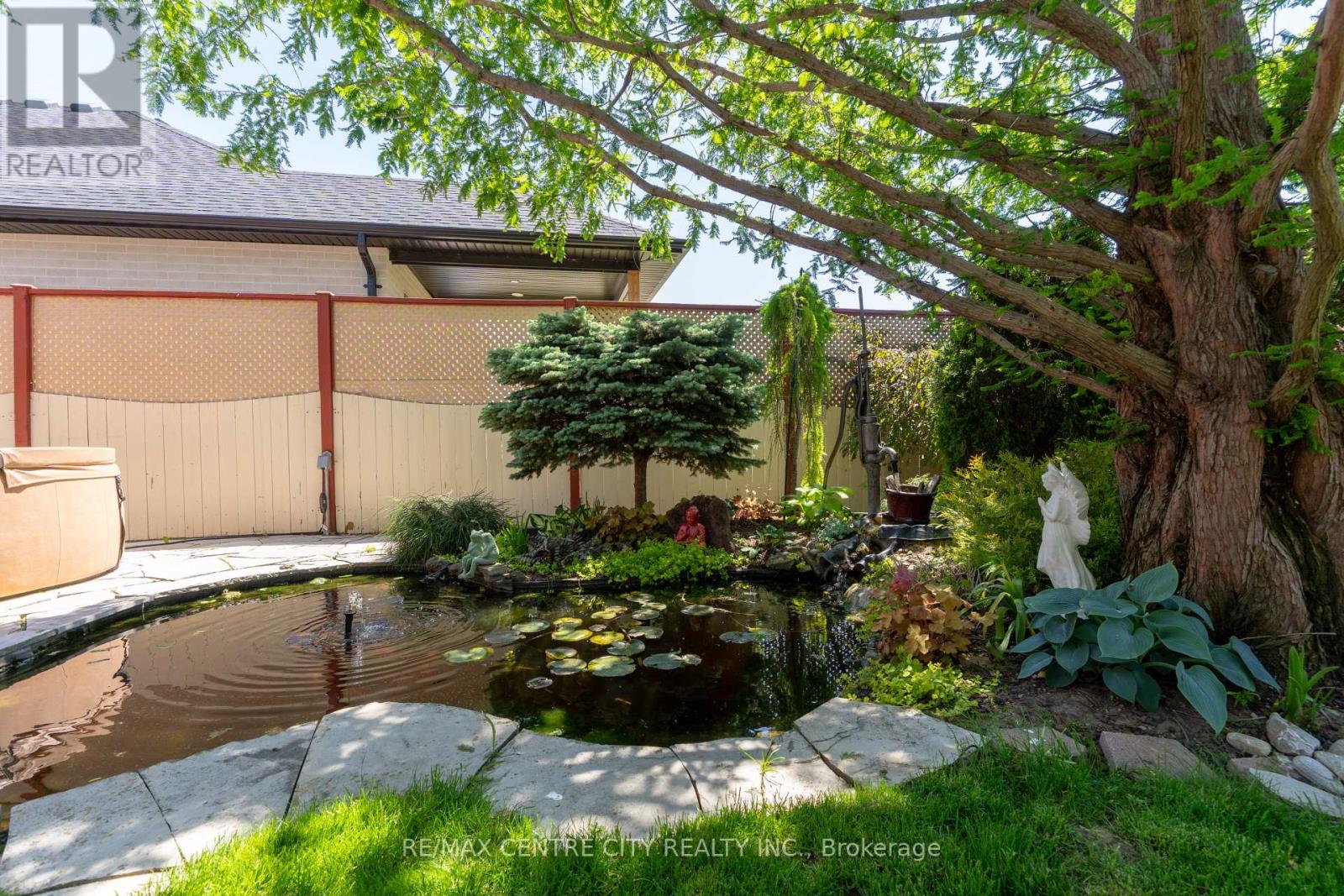 19 Hamilton Street Property Photo 39