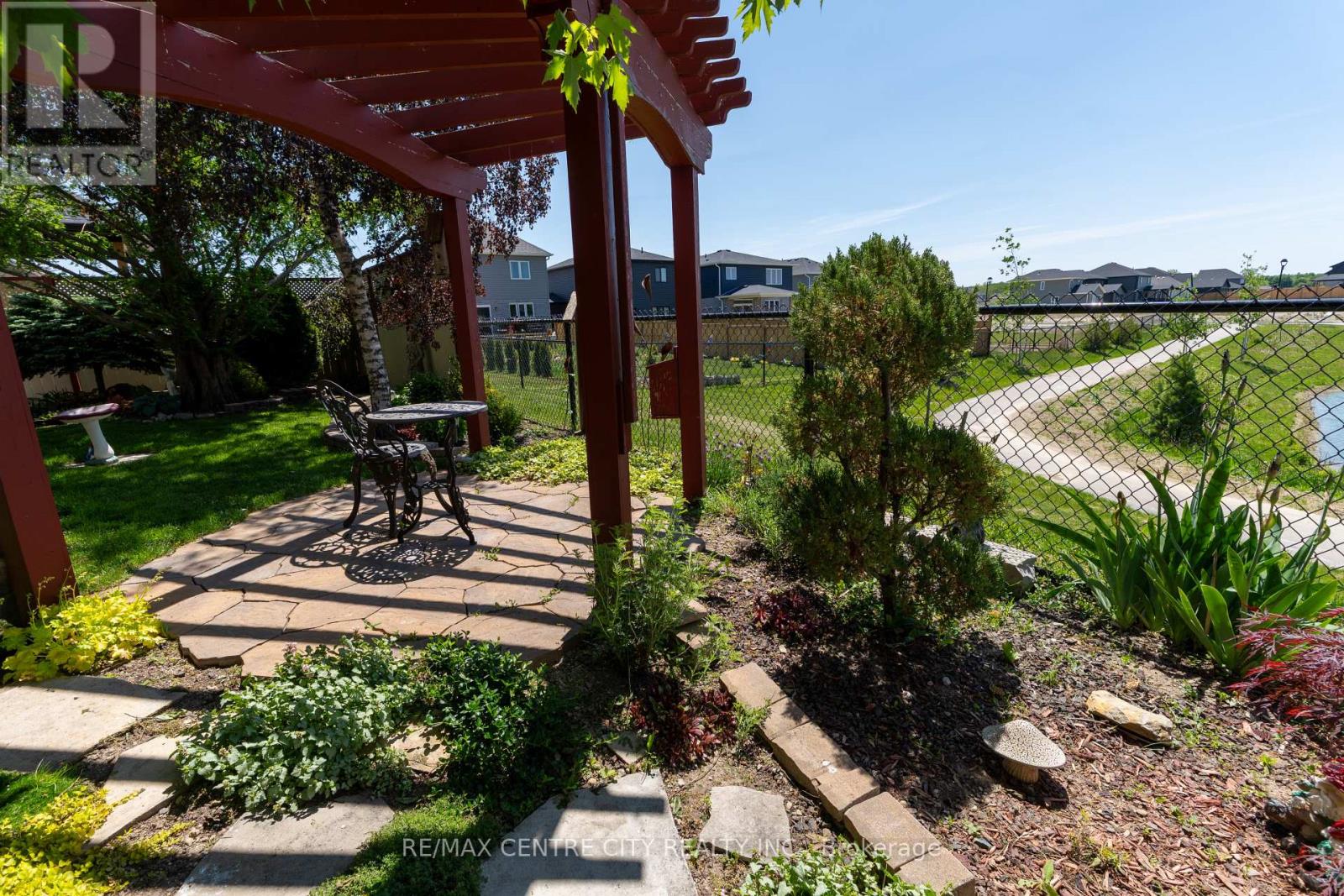 19 Hamilton Street Property Photo 41