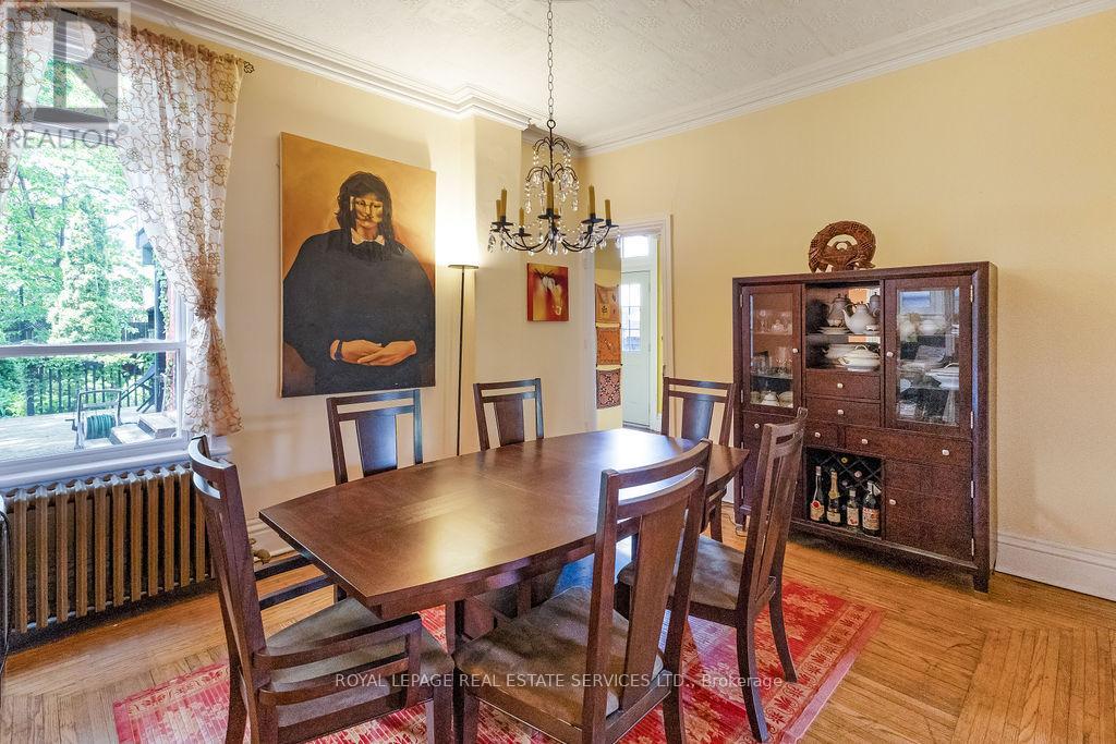 100 Wentworth Street S Property Photo 8